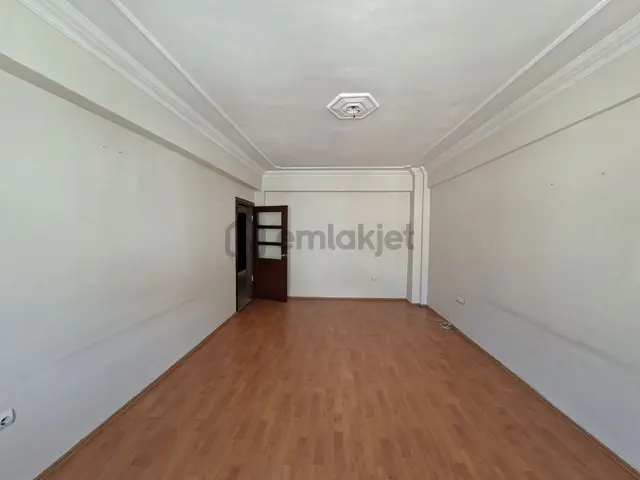 Recep Ümit Emlak'tan Yenibağlar Mahallesi Seylap Ve Yılmaz Büyükerşan Blv. Yakını Kiralık 3+1daire 3