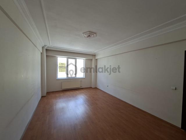 Recep Ümit Emlak'tan Yenibağlar Mahallesi Seylap Ve Yılmaz Büyükerşan Blv. Yakını Kiralık 3+1daire 4
