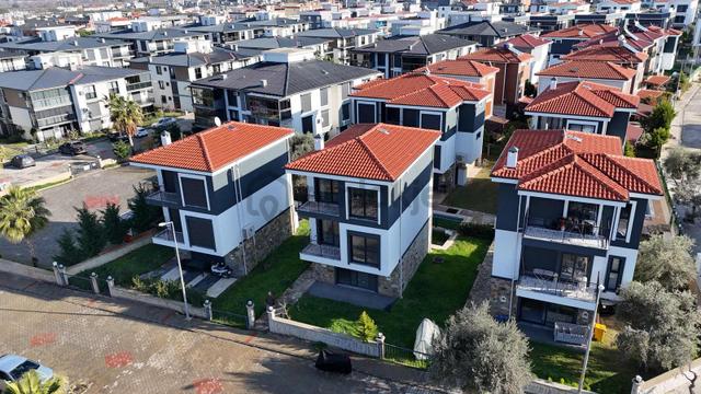 Kuşadası Davutlar Merkezde Satılık Asansörlü 3+1 Villa 2