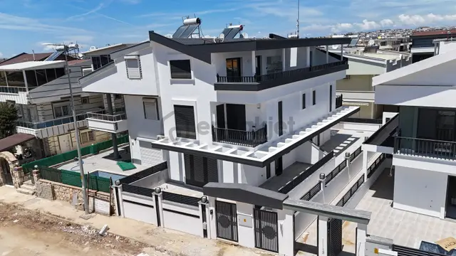 Didim Efeler'de Yerden Isıtma - Akıllı Sistem 3+1 Tripleks Satılık Havuzlu Villa Didim Efeler'de Yerden Isıtma - Akıllı Sistem 3+1 Tripleks Satılık Havuzlu Villa