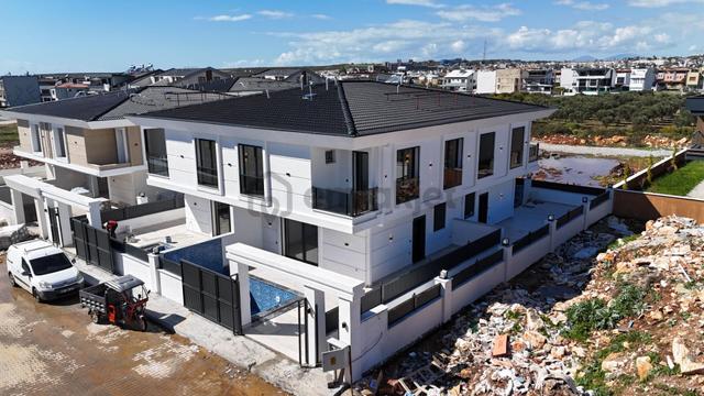Didim Efeler'de Havuzlu Otoparklı Satılık Ciddi Pazarlık Lüks Villa Didim Efeler'de Havuzlu Otoparklı Satılık Ciddi Pazarlık Lüks Villa