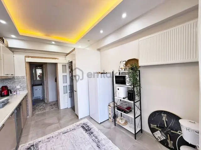 Fıstıklık'ta Ara Kat Geniş Oturumlu Cam Balkonlu Masrafsız 2+1 3