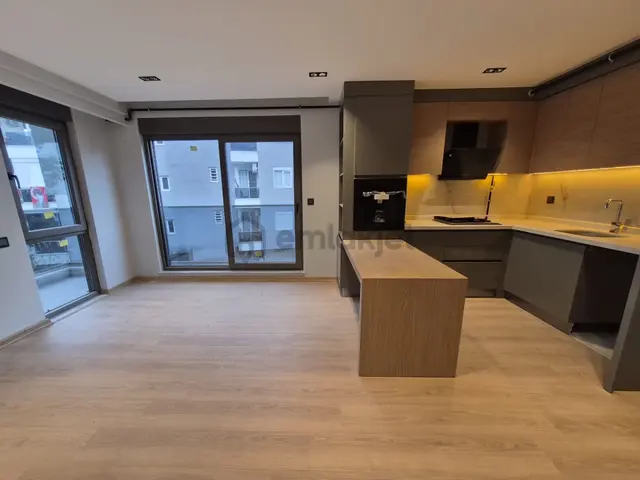 Burhanettin Onat Cad. Arkası Tramvay Yakını Arakat Lüks 1+1 3