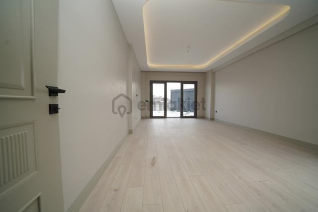 Konal 'dan | Cadde Üzeri Lüx 4+1 + Çamaşır + Giyinme Odalı Villa 4