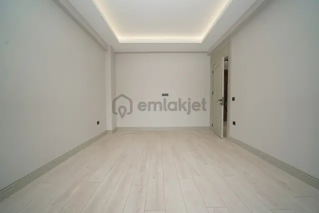 Konal 'dan | Cadde Üzeri Lüx 4+1 + Çamaşır + Giyinme Odalı Villa 3