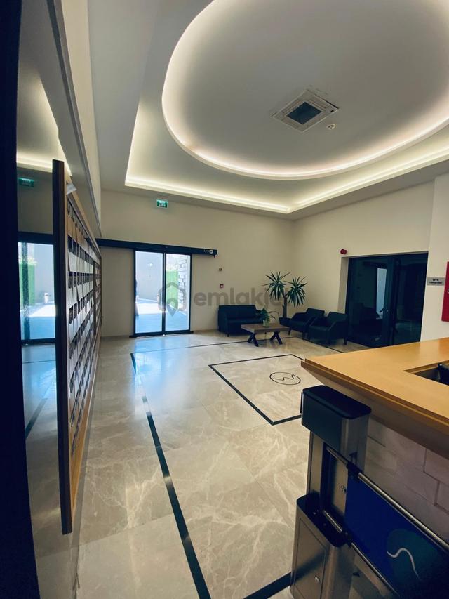 Uzun Emlak'tan Meydan Ofiste Satılık 4