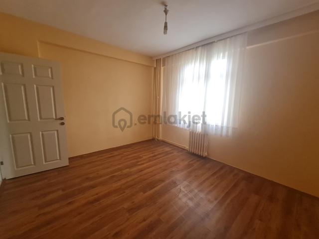 Arel'den Batıkent Site İçi Merkezi Isıtma Ara Kat Geniş Bakımlı 2+1 5