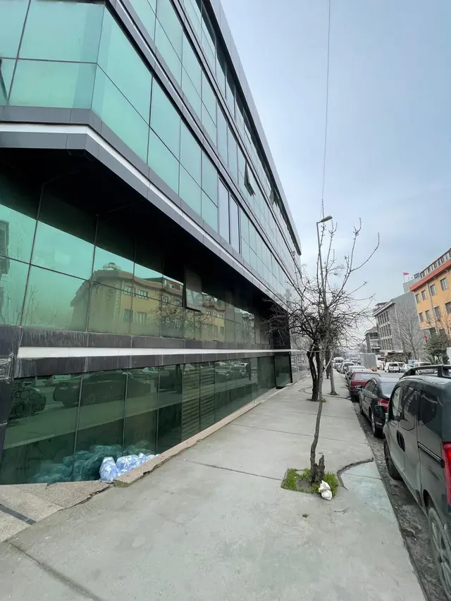 Kiralık Üç Kat İş Yeri Düz Giriş Ve Alt Katları 1500 Metre Kare Mahmutbey Mahallesi