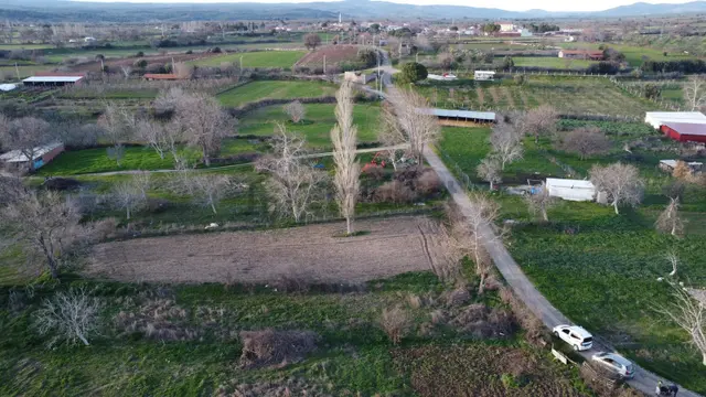 Köye Yürüme Mesafesinde 1.375 M2 Satılık Hobi Bahçesi 4
