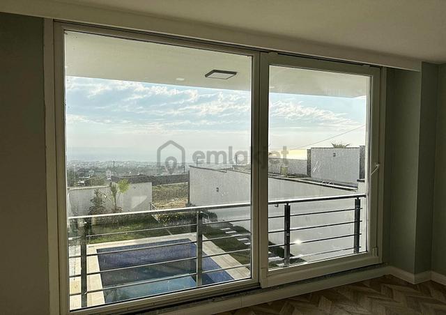 Büyükçekmecede Geniş Ailelere Özel Full Yapılı 5+1 Villa !!! Büyükçekmecede Geniş Ailelere Özel Full Yapılı 5+1 Villa !!!