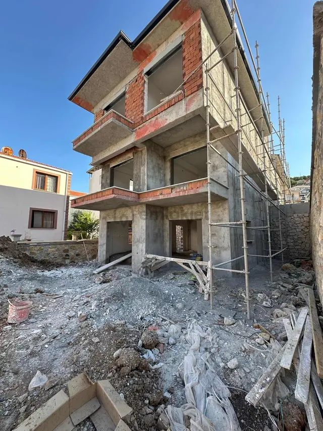 Foça Bağarası'nda 2+1 Bahçeli Daıre Fırsatı!! 5