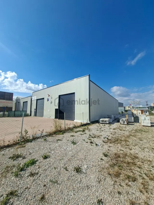 Yüksek Tavanlı | Geniş Hacimli | Sanayi Elektrikli Kiralık Depo Yüksek Tavanlı | Geniş Hacimli | Sanayi Elektrikli Kiralık Depo 1