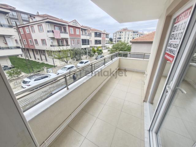 Kemalpaşa Hastane Bölgesinde Ön Cephe Arakat 3+1 Kiralık Daire 2