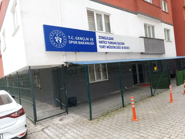 İncivez De Üniversiteye 100 Metre Kiralık 1+1 Daire 3