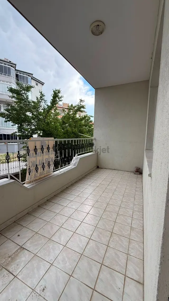 Öz Gaye Emlaktan Develi Yeni Mahallede Kiralık Geniş Daire 2