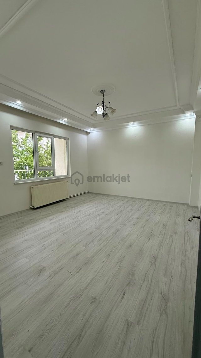 Öz Gaye Emlaktan Develi Yeni Mahallede Kiralık Geniş Daire