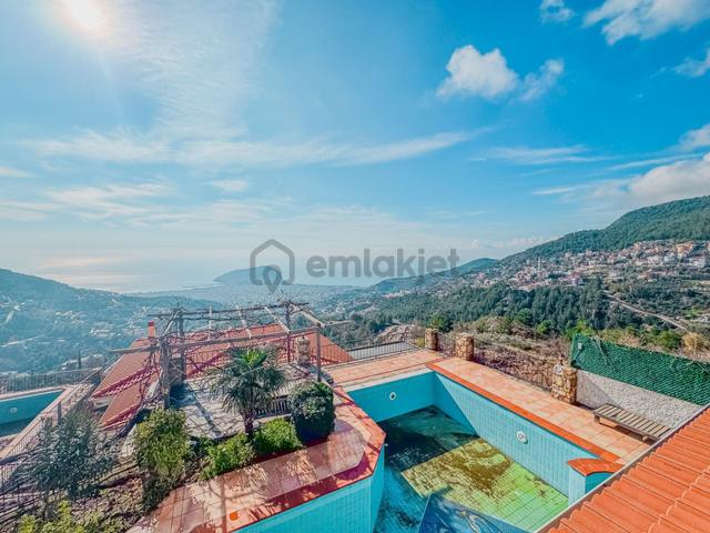 Alanya Tepe’de Muhteşem Manzaralı Havuzlu 4+1 Lüks Villa 4