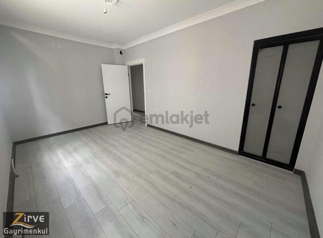 Zirveden Çarşıda Kök Tapu 3+1 Daire 4