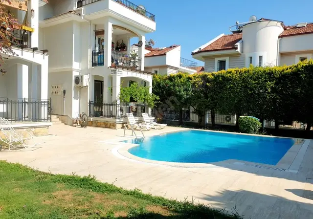 Stop’tan Foça Havuzlu Bakımlı Giriş Kat 2+1 3