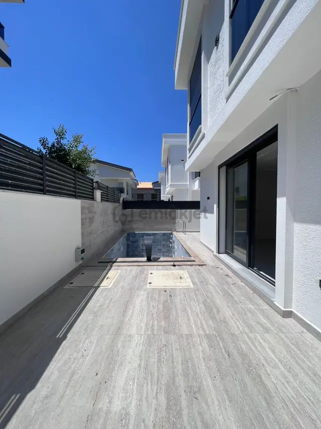 Didim Hisar Mahallesinde Akıllı Sistem Kendine Ait Havuzlu Geniş Bahçeli 4+1 Sıfır Villa 3