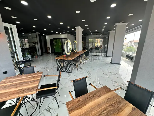 Cadde Üzerinde Mağaza Konseptli Devren Kiralık Kuaför Salonu 3