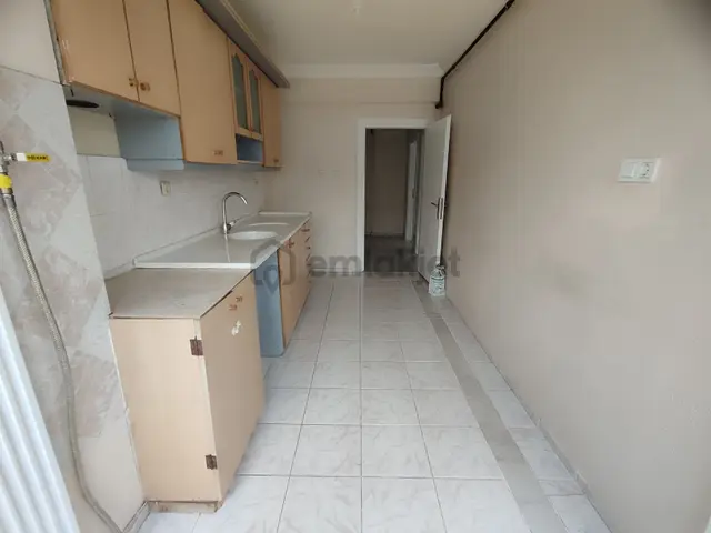 Kardeşten Akçay Altınkumda Doğalgazlı Ara Kat Bahçe Cepheli Ayrı Mutfaklı Geniş 2+1 Daire 4