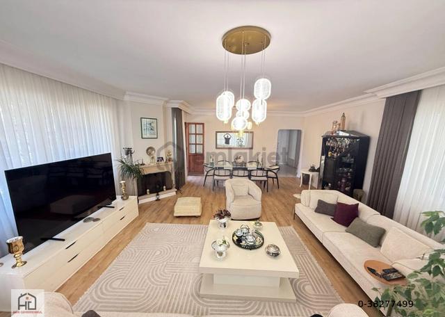 Yetkili!! Suadiyede 4+1 Geniş M2de Masrafsız Aydınlık Daire ! Yetkili!! Suadiyede 4+1 Geniş M2de Masrafsız Aydınlık Daire !