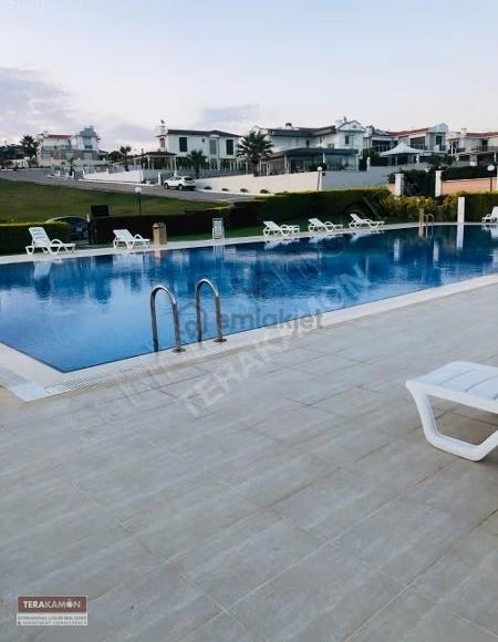 İzmir Çeşme Ayasaranda Denize Sıfır Ortak Havuzlu Sitede Kiralık 5