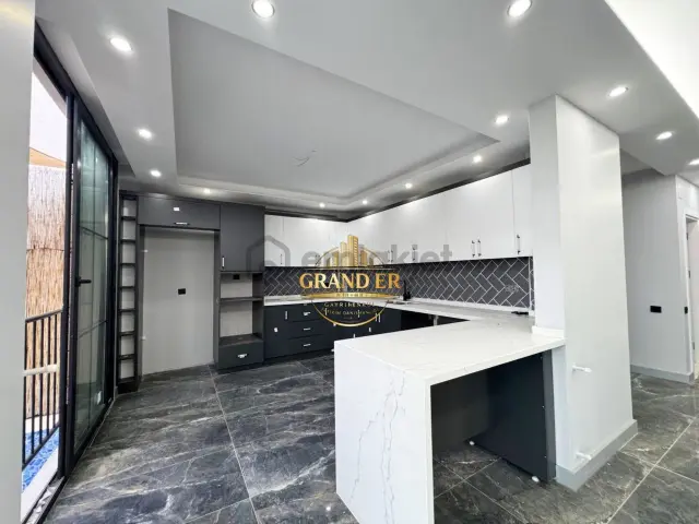 Mersin Yenişehir Deniz Mah.özel Havuzlu Lüks Bağımsız Villa 5+1 2