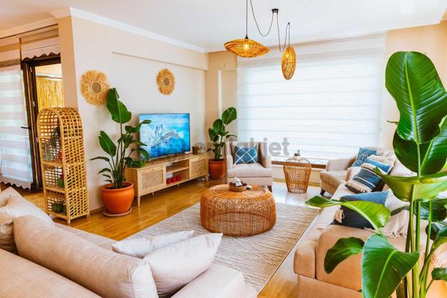 Sapanca Kırkpınar'da Eşyalı Havuzlu Bahçeli Villa 4