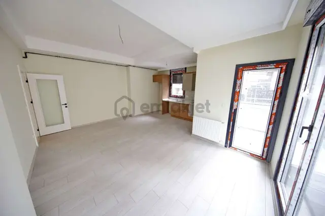 Kaçmaz'dan Altayçeşme'de Bağdat Caddesi Üzerinde Kiralık 2+1 2