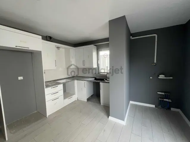 Ulaş Gayrimenkul-akyazı Sağlık Ocağı Mevki Kiralık 1+1 3