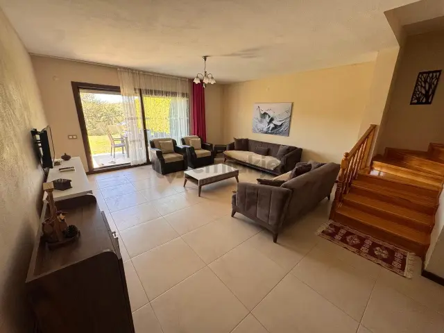 İzmir Çeşme Alaçatı Merkeze Yakın Müstakil Bahçeli Kiralık Villa 4