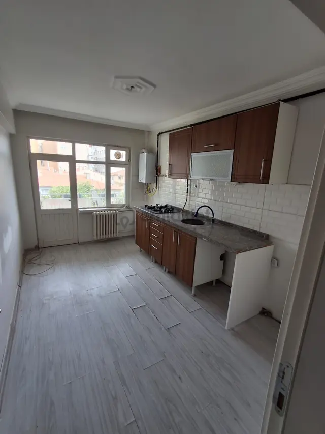 Eskişehir Merkez Yeni Mah. Çarşıya Yürüyüş Mesafesinde 3+1 Satılık Daire 3