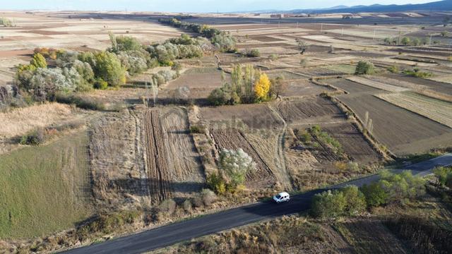 Konya / Doğanhisar / Koçaş Mahallesinde 600 M² Asfalt Cephe 2