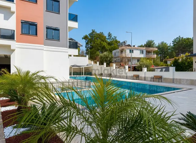 Alanya Avsallar’da Satılık 1+1 Havuz Manzaralı Köşe Daire Son Fırsat! 3