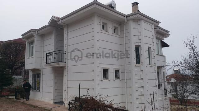 *nova* Sivrice'de Göl Manzaralı Satılık 4+1 Yazlık Villa 4
