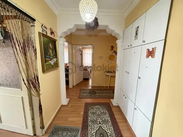 Muhittinde Merkezi Konumda Kiralık 2+1 Daire 4