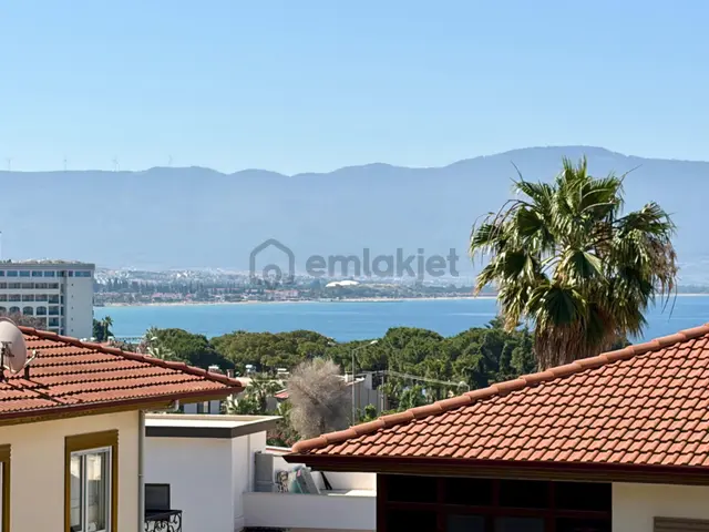 Site İçerisinde, Havuzlu, Geniş, Bakımlı, Doğalgazlı Kiralık Villa 2