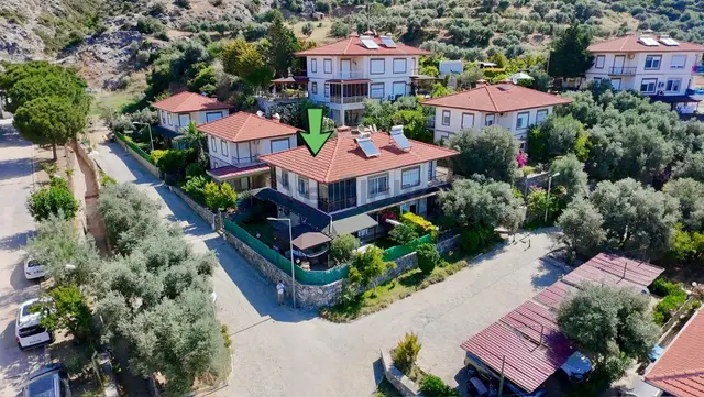 Site İçerisinde, Havuzlu, Geniş, Bakımlı, Doğalgazlı Kiralık Villa 3