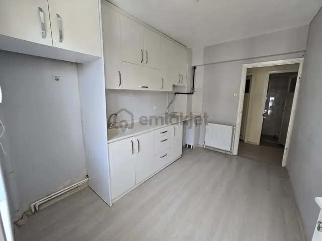 Balçova Eğitim Mahallesinde Doğalgazlı Kiralık 3+1 Daire 2