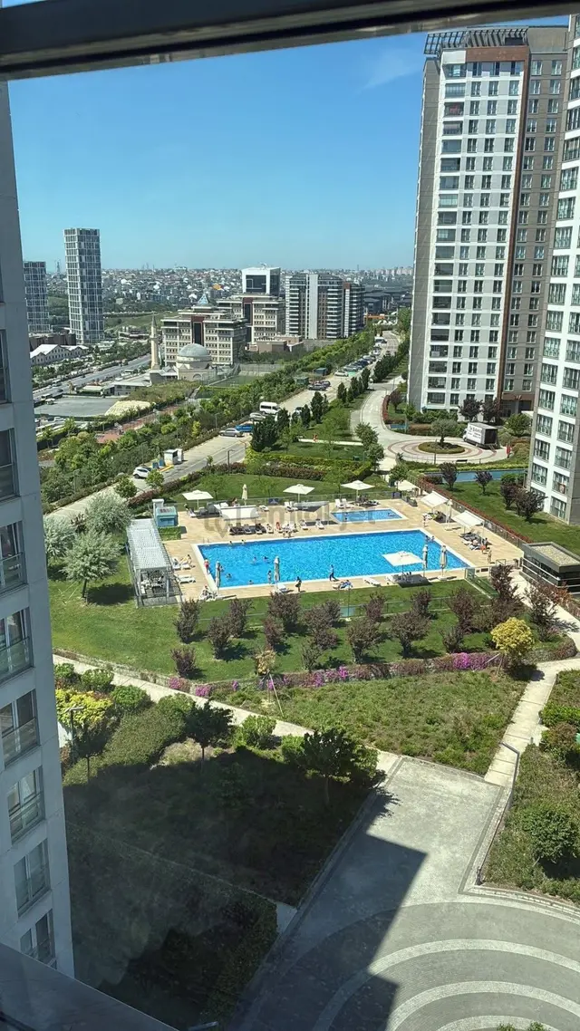 Tema İstanbul'da Havuz Manzaralı 130m2 2+1 Satılık Daire 1