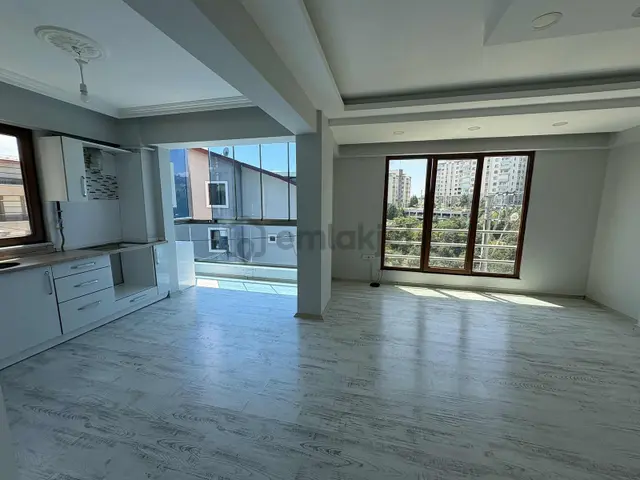İzmit Erenler Mahallesinde 2+1, Arakat, 6 Yıllık, Kiracılı Daire 1