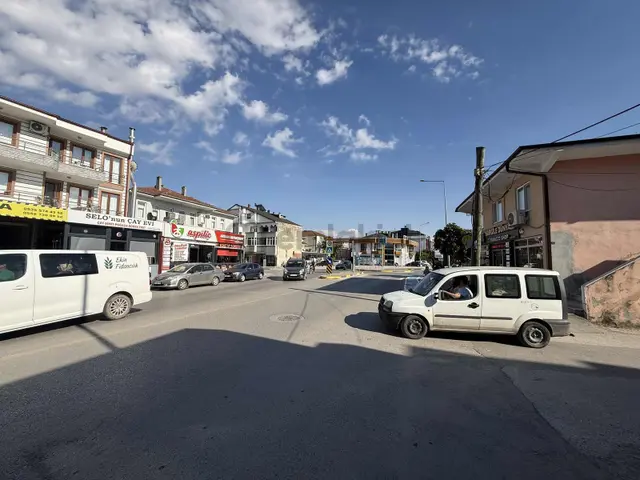 Ayşe Emlak'tan Serdivan Ana Cadde Üzeri Kiralık Dükkan 3