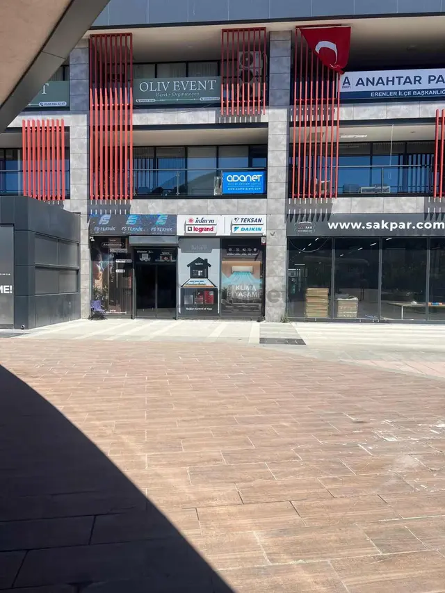 Sancak Emlak'tan Meydan54 De Kiralık Dükkan 2