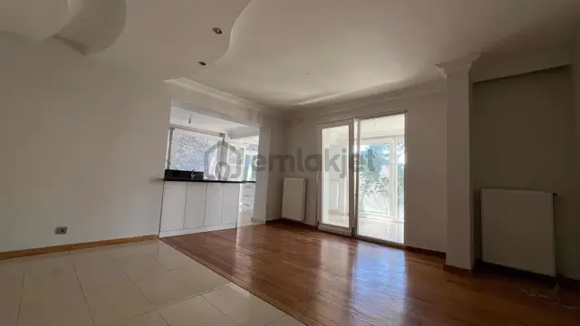 Üsküdar Çengelköy Ata 2 Sitesinde 2+1 Bahçeli Villa Katı 2