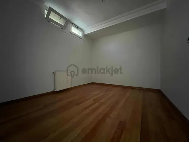 Üsküdar Çengelköy Ata 2 Sitesinde 2+1 Bahçeli Villa Katı 3