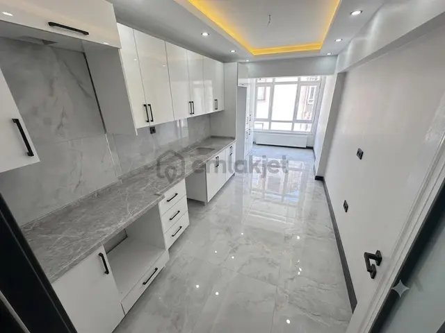 (1241) Pursaklar Merkezde Protokol Yolu Yakını Sitede 3+1 Satılık Full Yapılı Daire 1