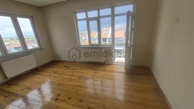 Emin Emlak Satıyor.. Cumhuriyet Mahallesi 3+1 Tadilatlık Fırsat Daire 2