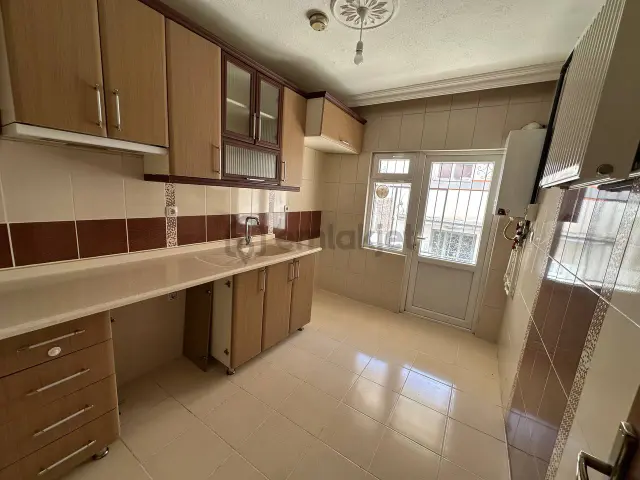 Plevne Mah. Yeni Binada, 75 M², 2+1, Yüksek Giriş, Kiralık Daire